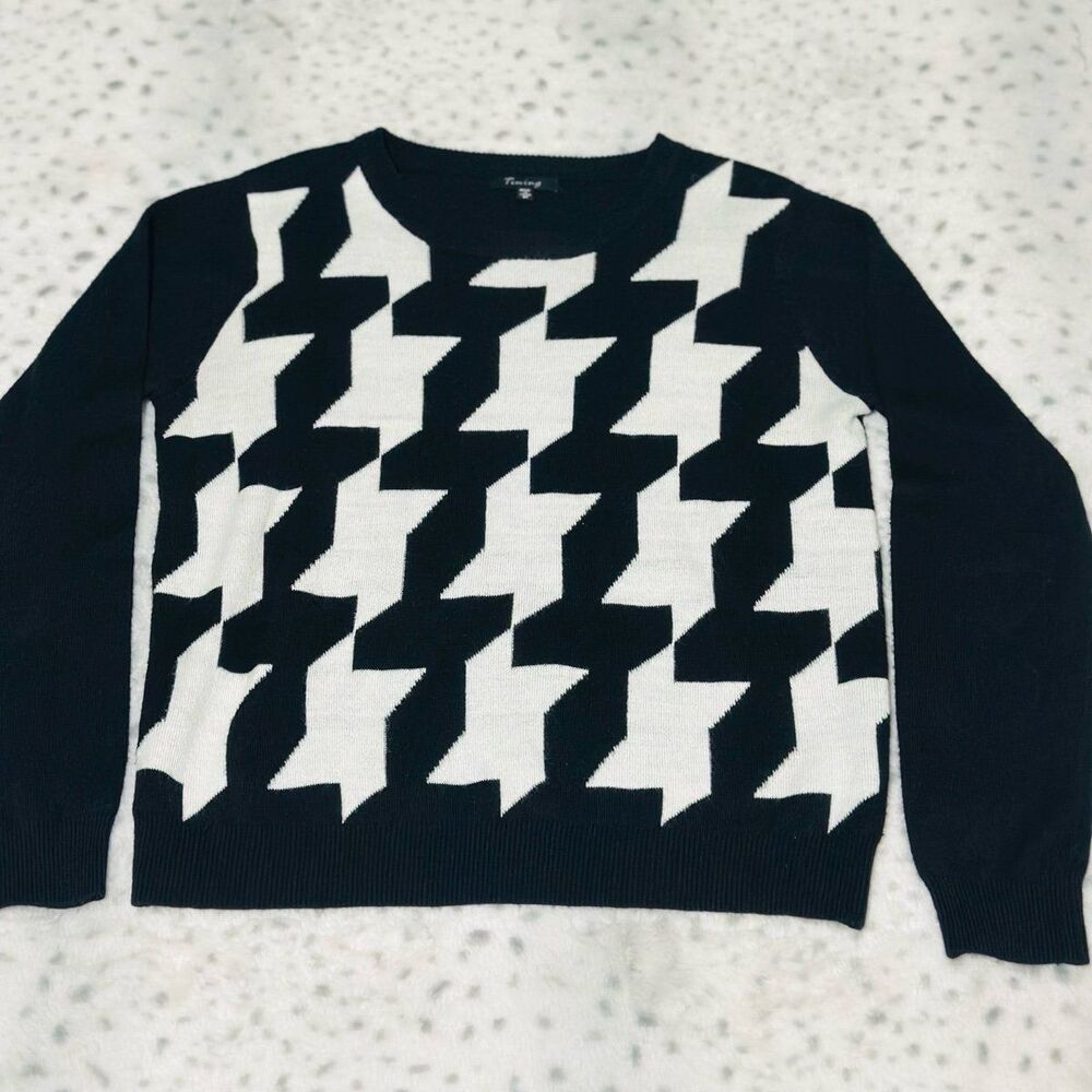 H&M Houndstooth Sweater Women’s Medium Black White Crew Neck Knit Pullover